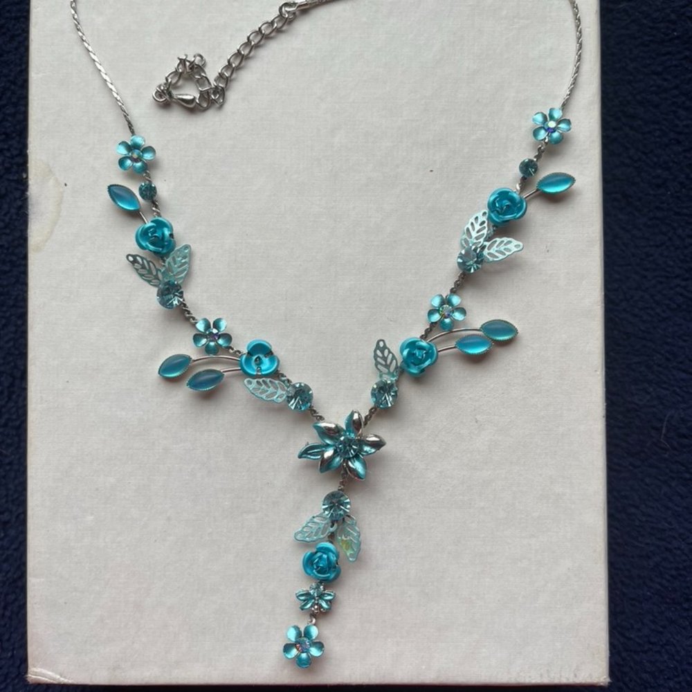 Delicate Aqua Rhinestone Necklace in Rose Design